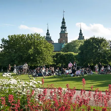 Big 4 Bedroom Apartment With Bathtub By Cph City Hall Square Copenhagen Exterior photo