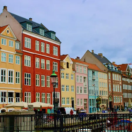 Big 4 Bedroom Apartment With Bathtub By Cph City Hall Square Copenhagen Exterior photo