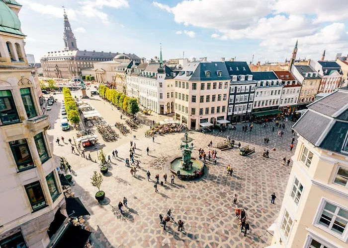Big 4 Bedroom Apartment With Bathtub By Cph City Hall Square