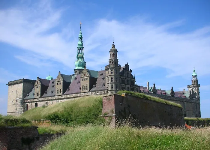 Big 4 Bedroom Apartment With Bathtub By Cph City Hall Square