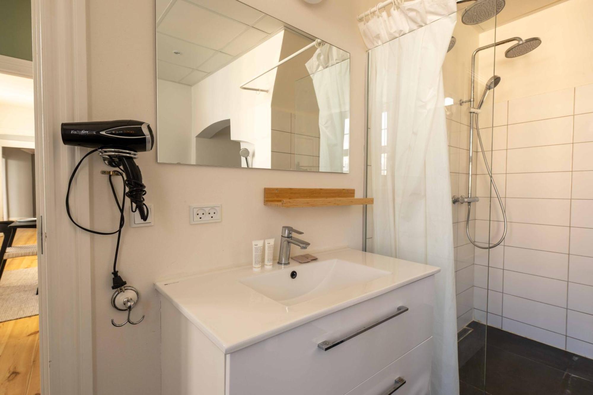 Big 4 Bedroom With Bathtub By Cph Hall Square