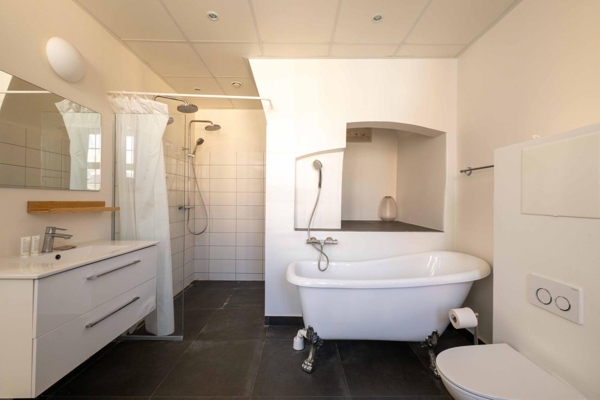 Big 4 Bedroom With Bathtub By Cph Hall Square Apartament *